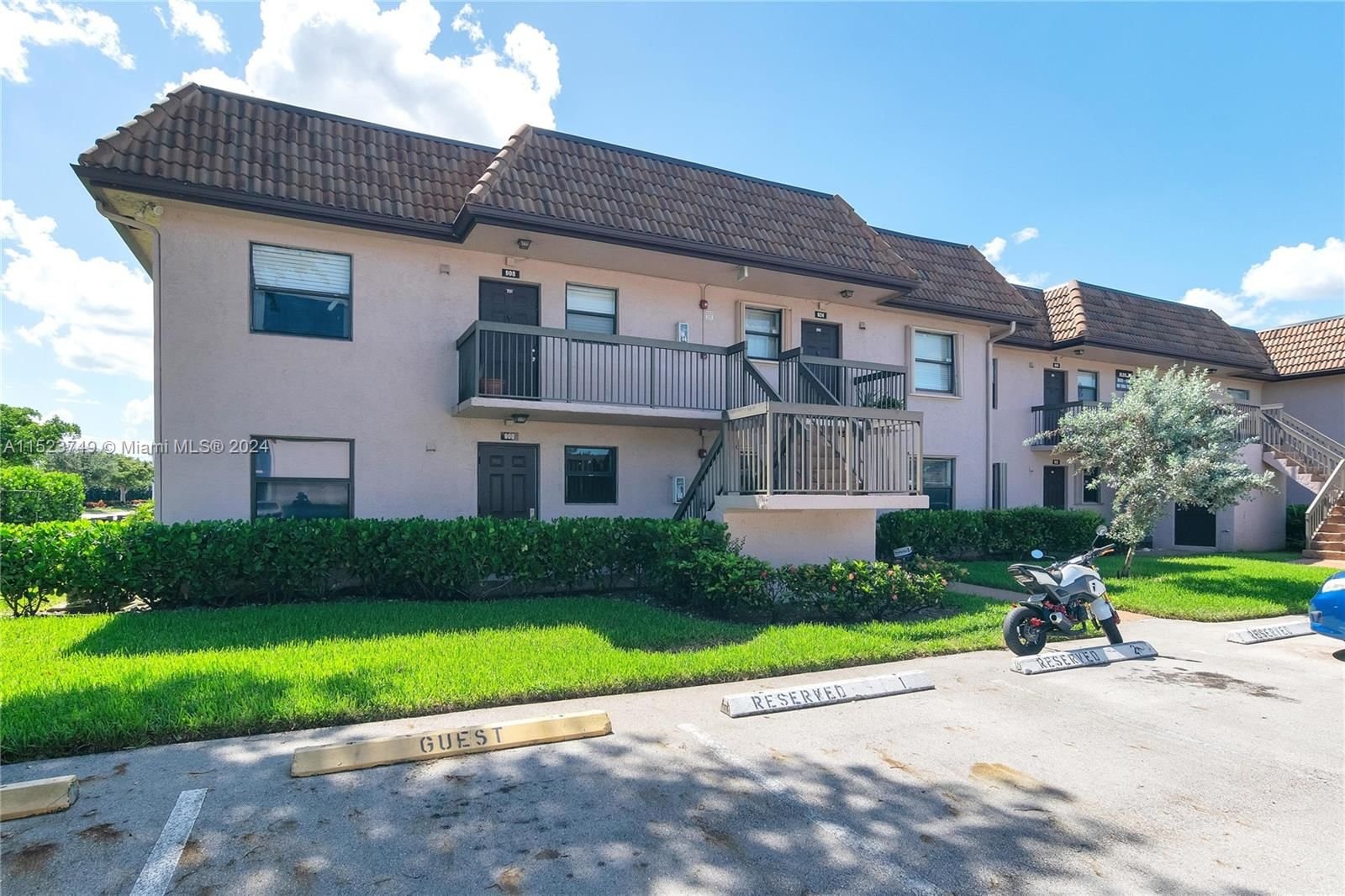 Real estate property located at 900 106th Ter #101, Broward County, FAIRVIEW AT PEMBROKE POIN, Pembroke Pines, FL
