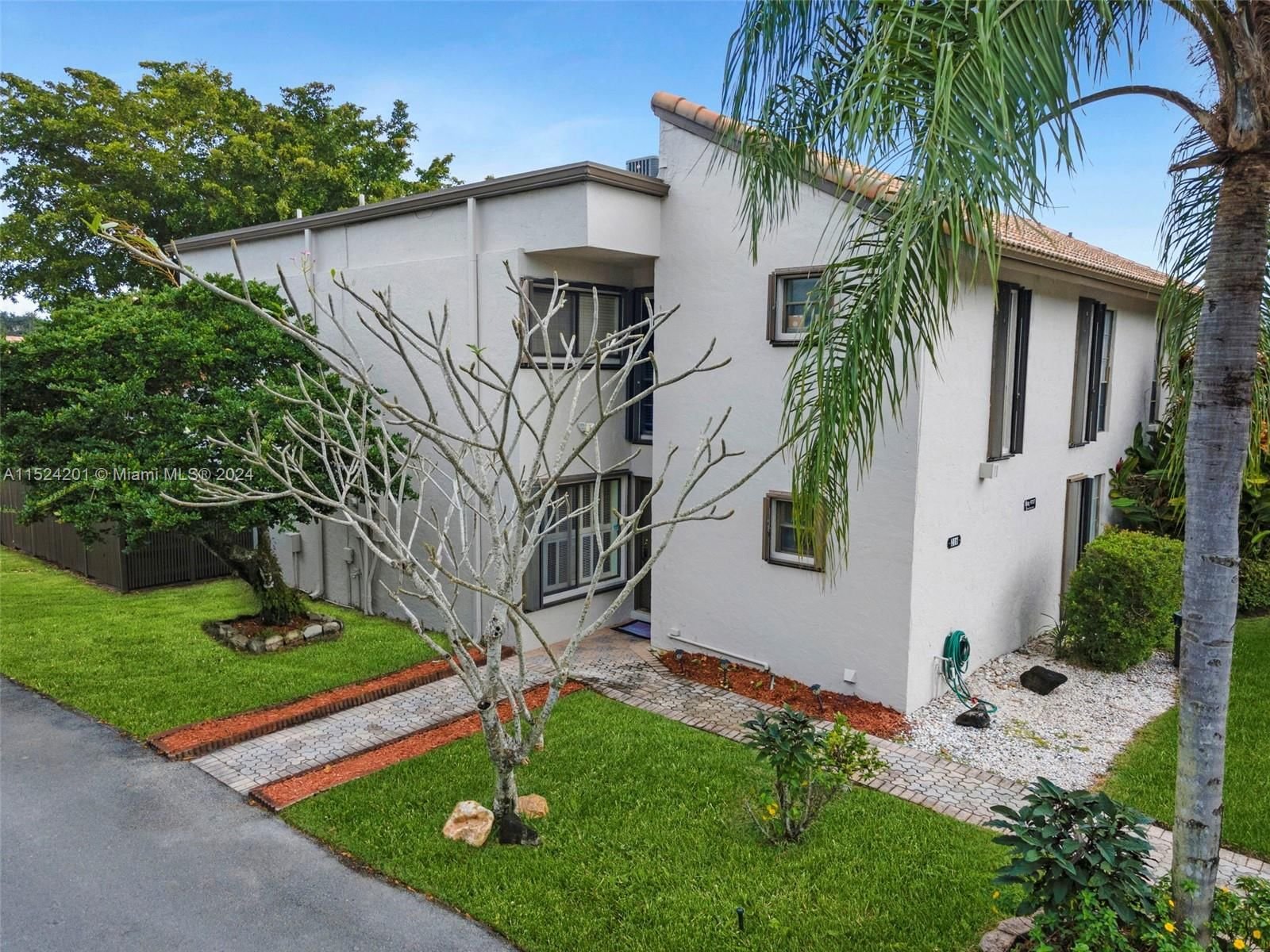 Real estate property located at 9707 New River Canal Rd #216, Broward County, TRELLISES 2 CONDO, Plantation, FL