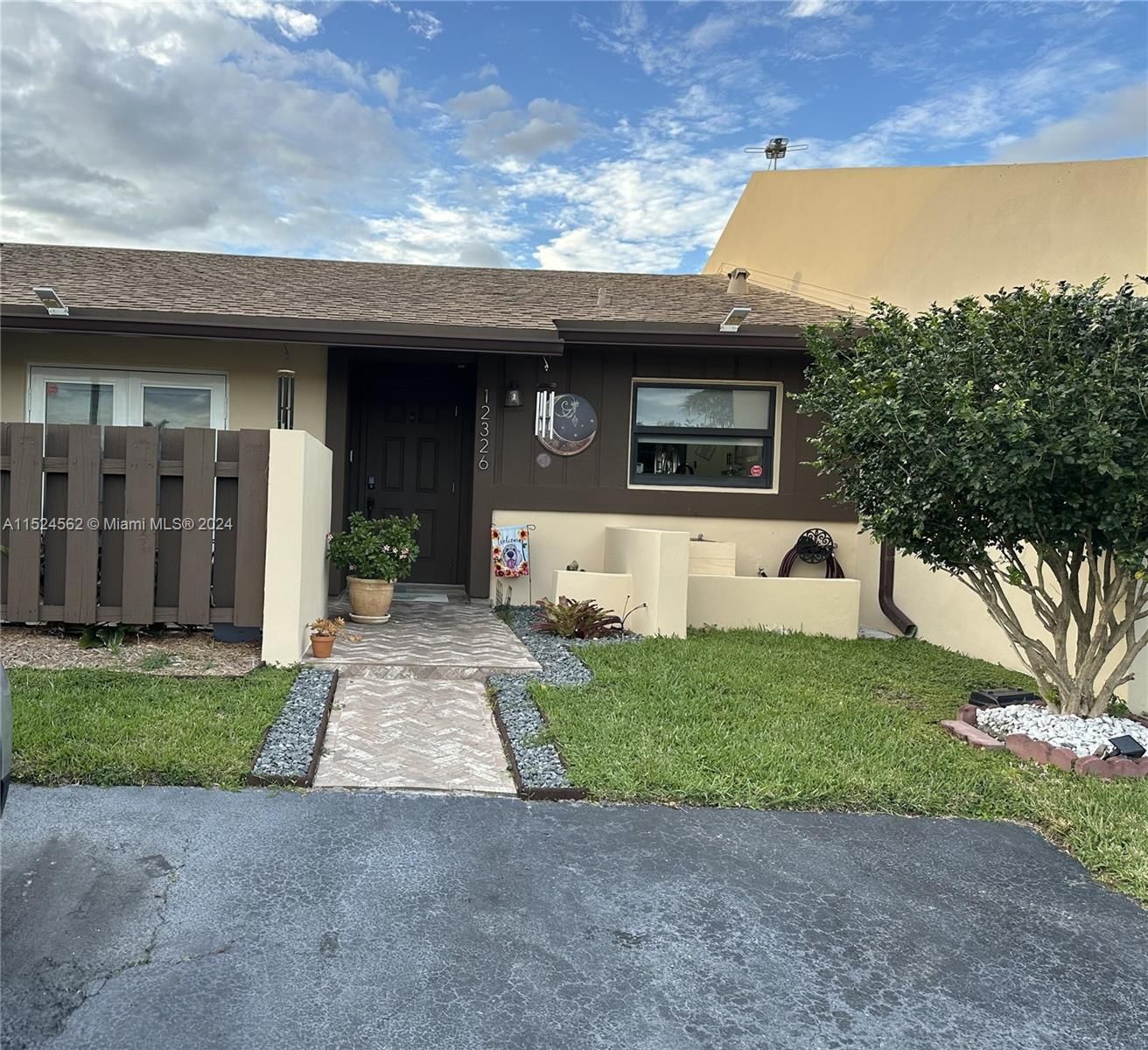 Real estate property located at 12326 111th S Canal St Rd #12326, Miami-Dade County, DEVON-AIRE VILLAS SEC 4, Miami, FL