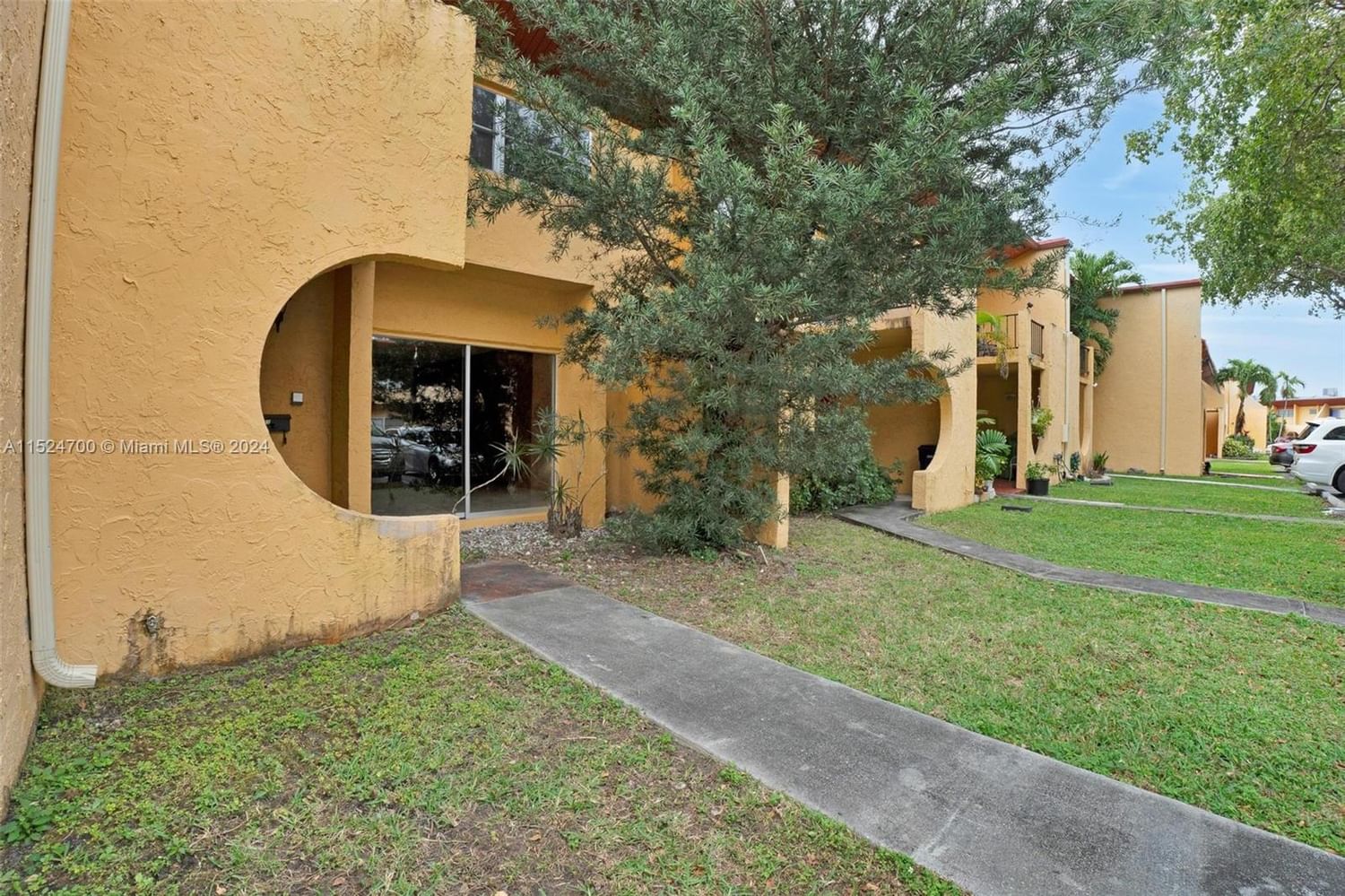 Real estate property located at 13721 84th St C, Miami-Dade County, TARACOMA TOWNHOMES CONDO, Miami, FL