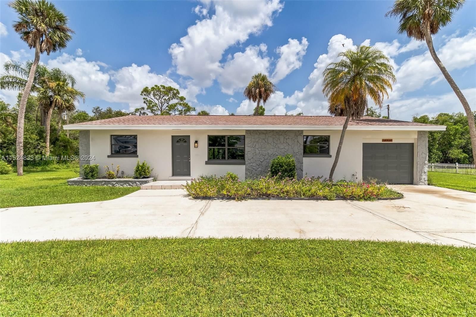 Real estate property located at 16940 Carolyn, Lee County, North Fort Myers, Fort Myers, FL