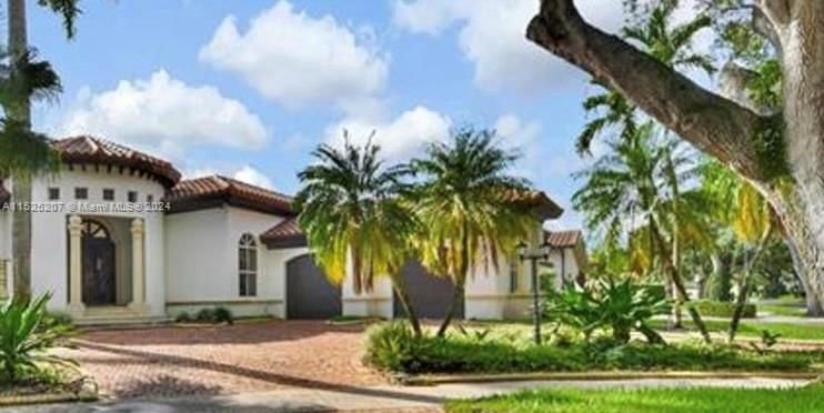 Real estate property located at 16563 83rd Pl, Miami-Dade County, 5TH ADDN TO ROYAL OAKS, Miami Lakes, FL