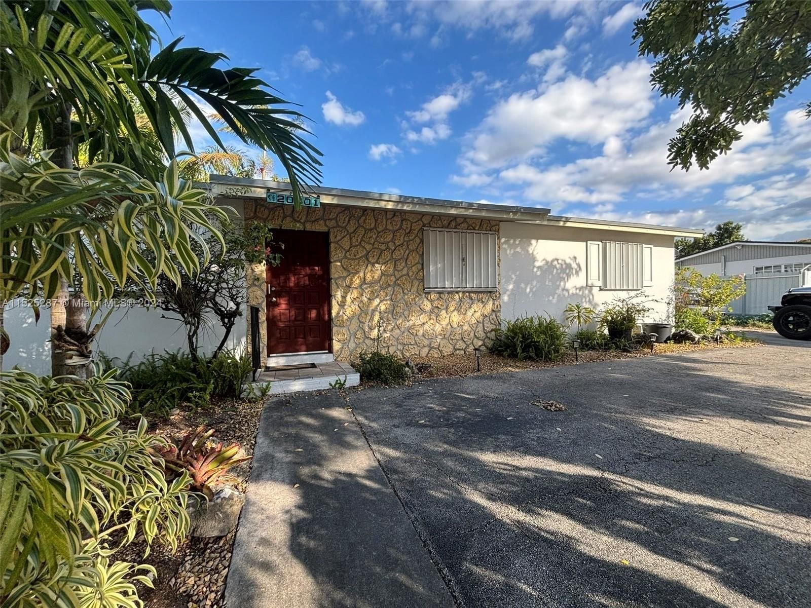 Real estate property located at 20001 114th Ave, Miami-Dade County, SOUTH MIAMI HEIGHTS 2ND A, Miami, FL
