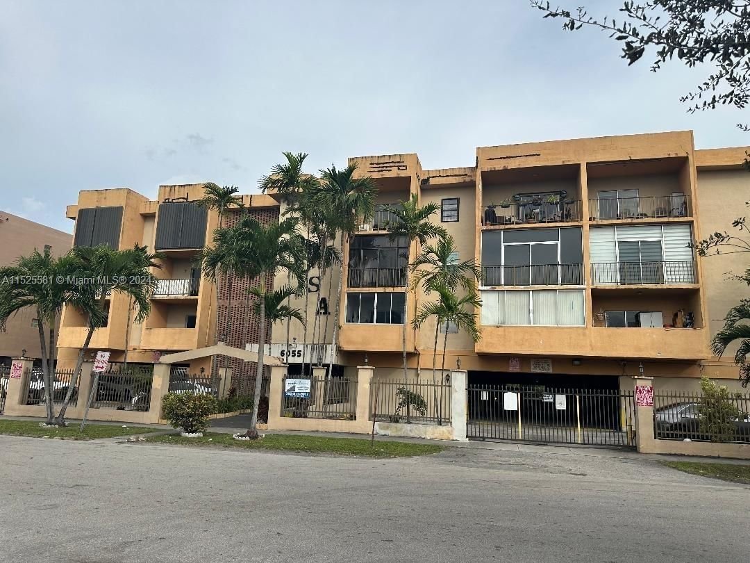 Real estate property located at 6055 19th Ave #207, Miami-Dade County, FOCSA CONDO, Hialeah, FL
