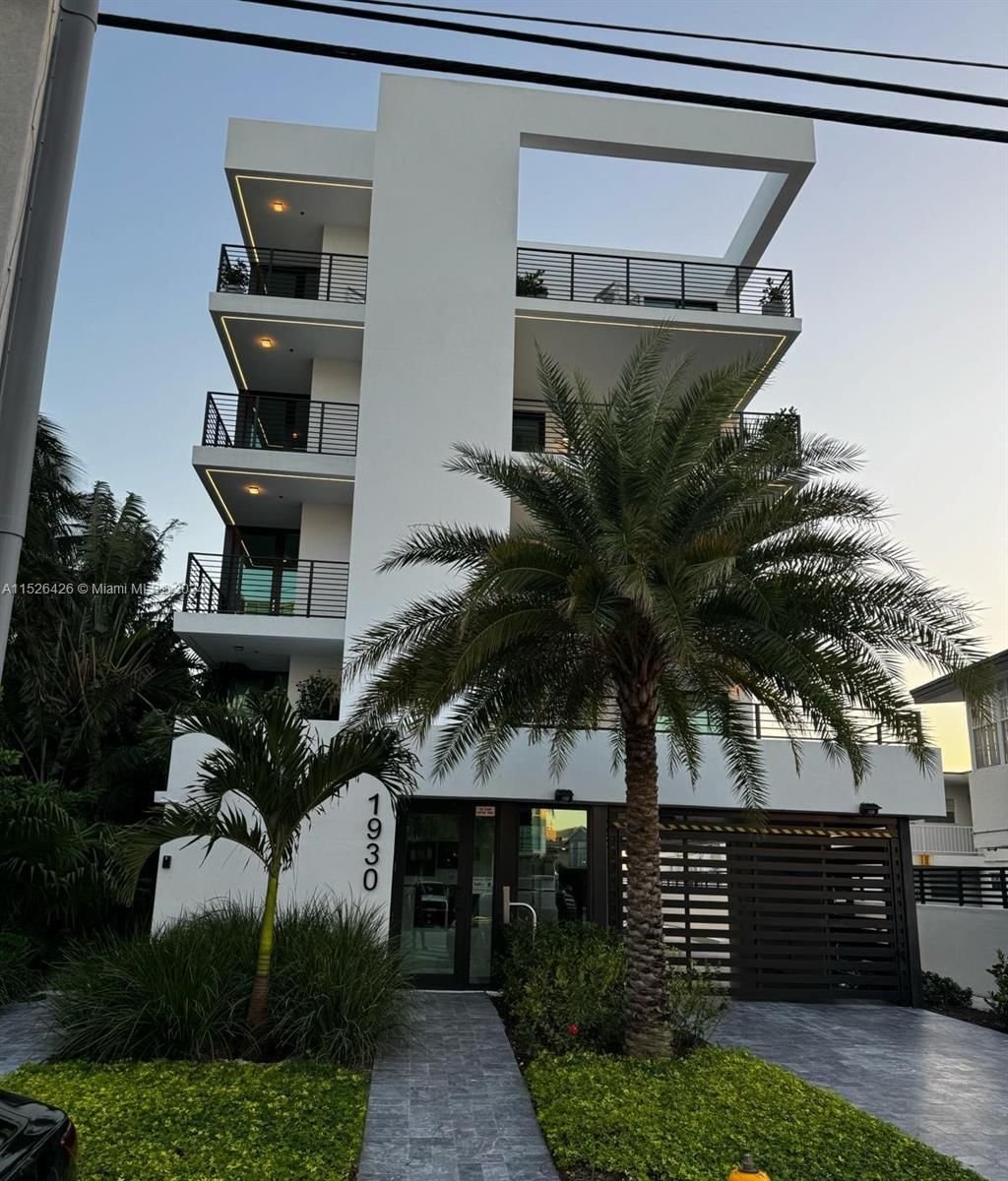 Real estate property located at 1930 Bay Dr Ph-1, Miami-Dade County, COSABELLA ON THE BAY CONDO, Miami Beach, FL