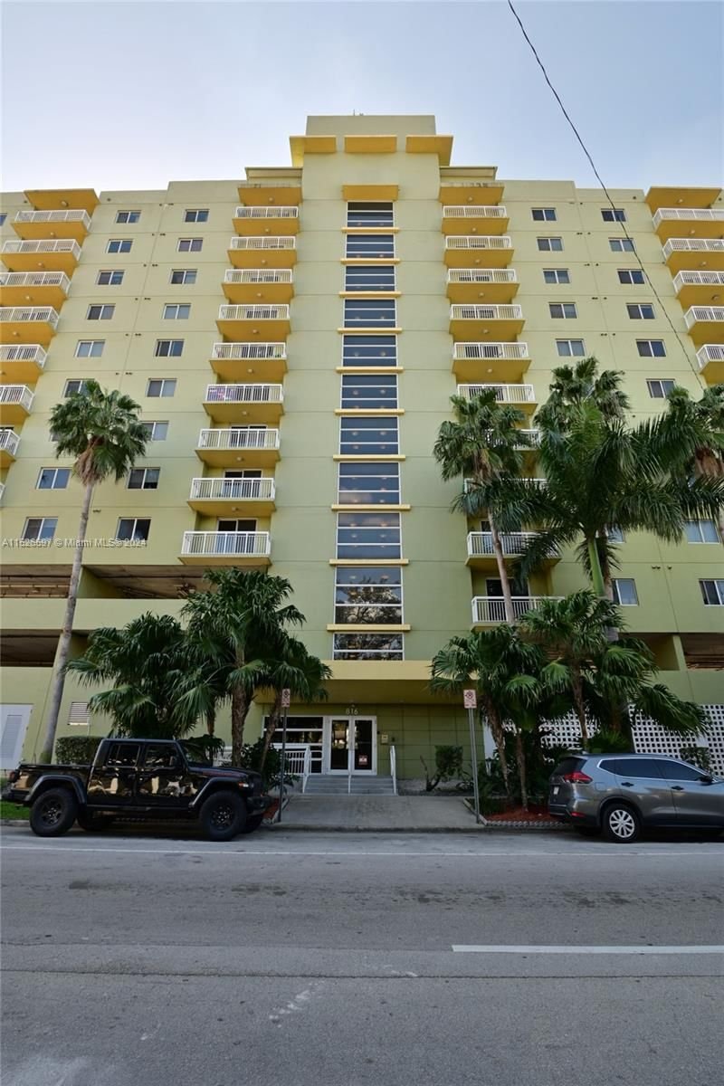 Real estate property located at 816 11th St #303, Miami-Dade County, SEYBOLD POINTE CONDO, Miami, FL