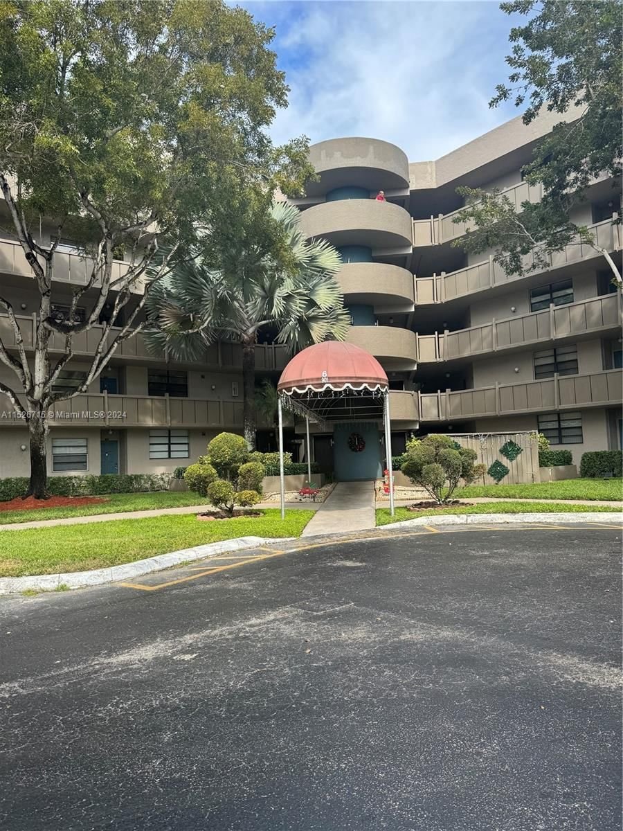 Real estate property located at 901 Colony Point Cir #322, Broward County, COLONY POINT 6 CONDO, Pembroke Pines, FL