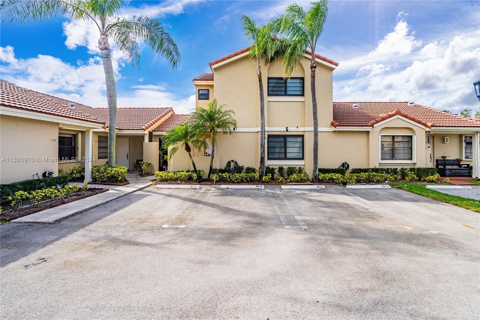 Real estate property located at 17032 63rd Pl #17032, Miami-Dade County, VILLA HOMES AT THE MOORS, Hialeah, FL