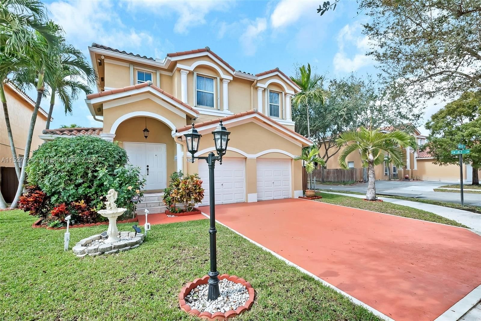 Real estate property located at 6262 157th Pl, Miami-Dade County, DEER CREEK SUB, Miami, FL