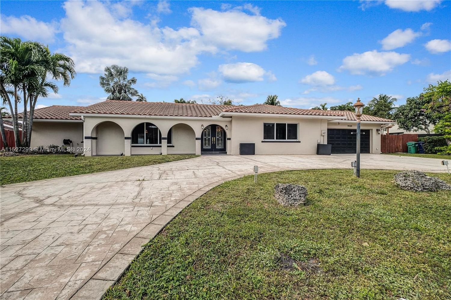 Real estate property located at 19320 Saint Andrews Dr, Miami-Dade County, COUNTRY CLUB OF MIAMI EST, Hialeah, FL
