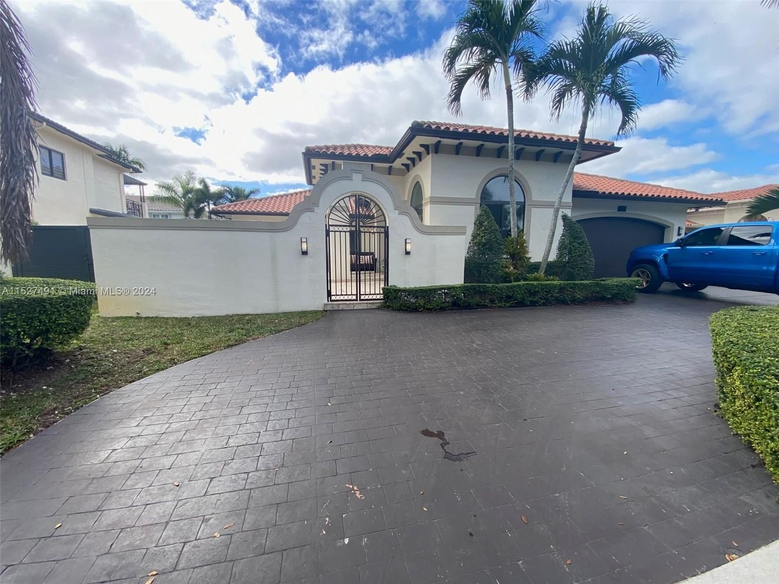 Real estate property located at 8260 162nd St, Miami-Dade County, SWANS LANDING, Miami Lakes, FL