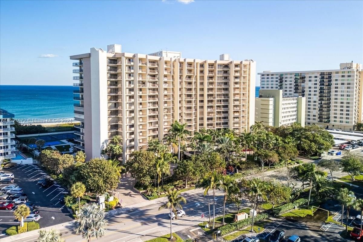 Real estate property located at 1800 Ocean Blvd #410, Broward County, HAMPTON BEACH CLUB CONDO, Lauderdale By The Sea, FL