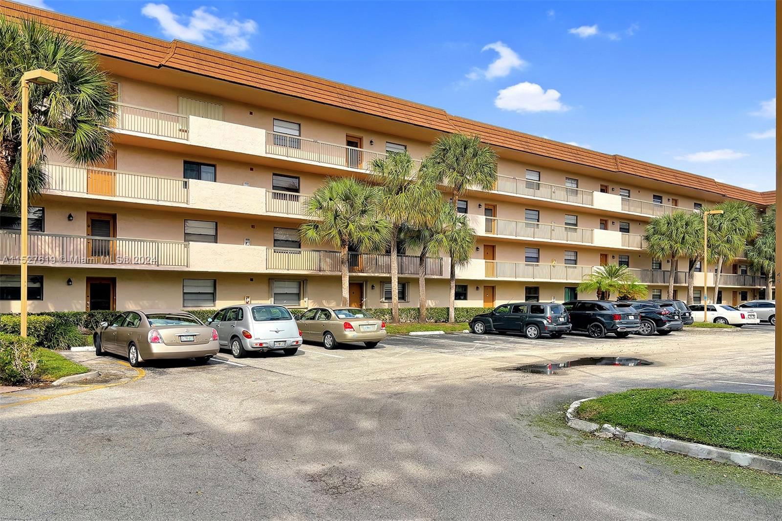 Real estate property located at 4955 Sabal Palm Blvd #202, Broward County, LAKES OF CARRIAGE HILLS, Tamarac, FL