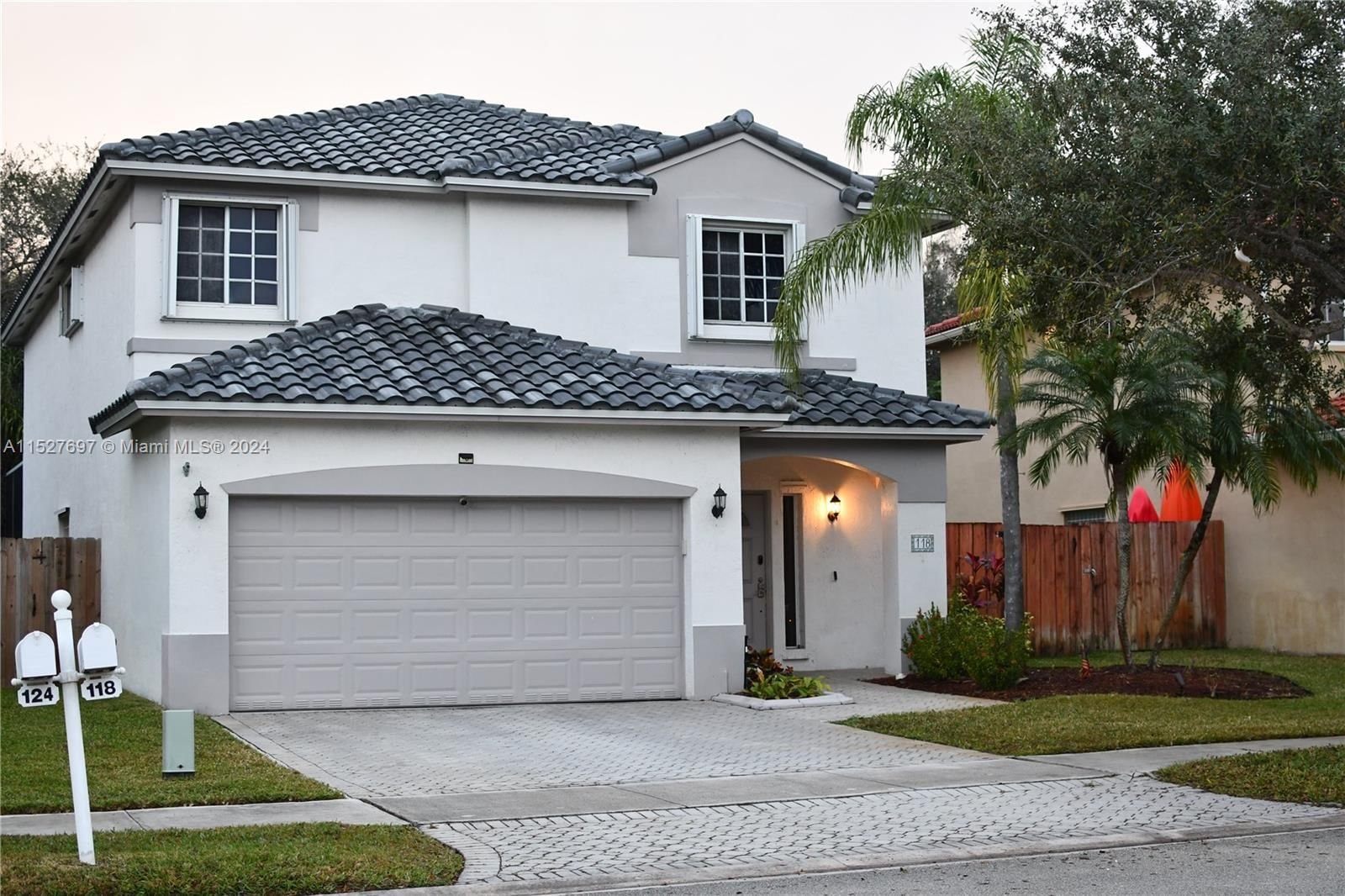 Real estate property located at 118 206th Ave, Broward County, CRYSTAL POINTE, Pembroke Pines, FL