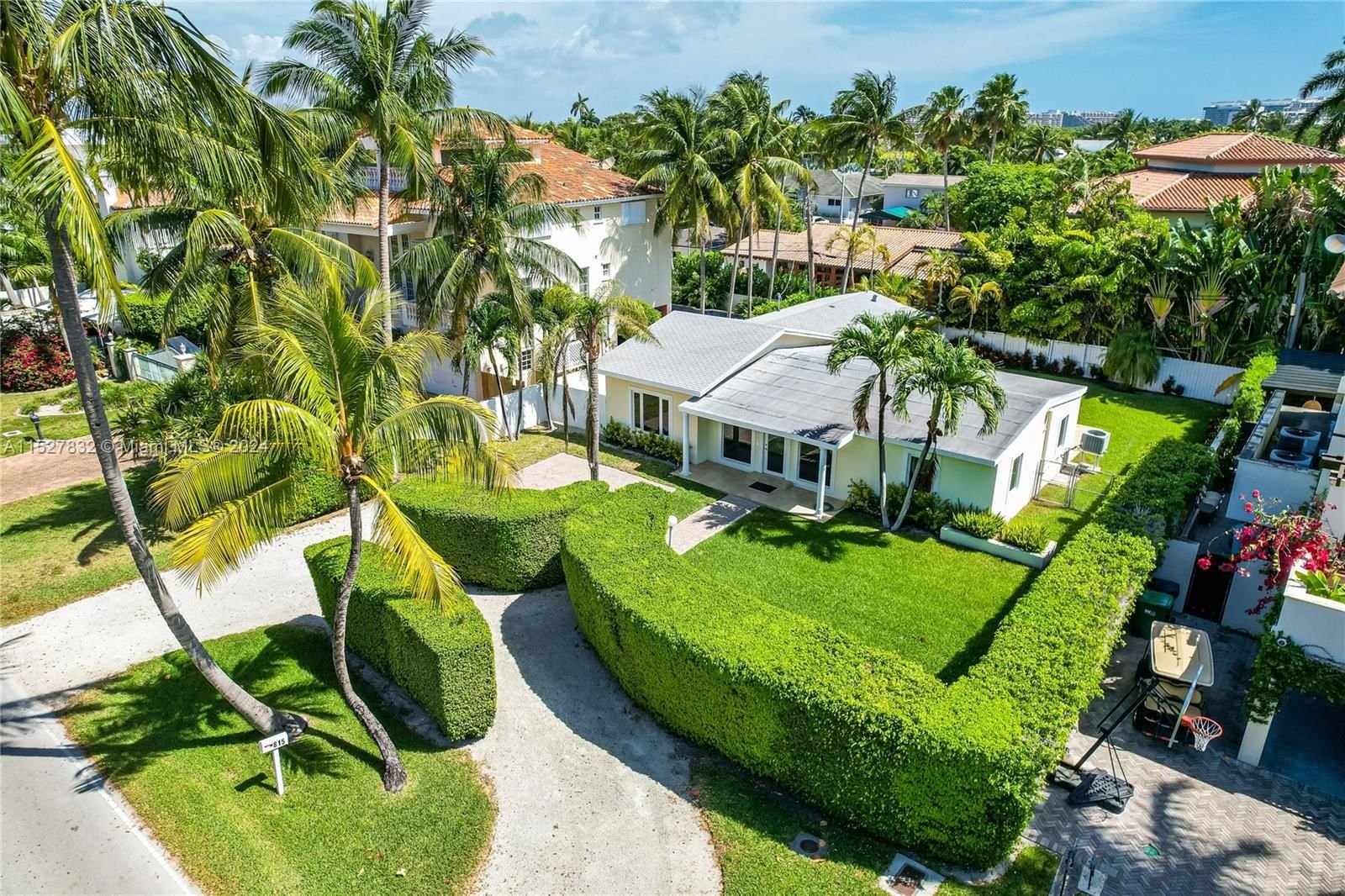 Real estate property located at 815 Harbor Dr, Miami-Dade County, BISCAYNE KEY ESTATES, Key Biscayne, FL