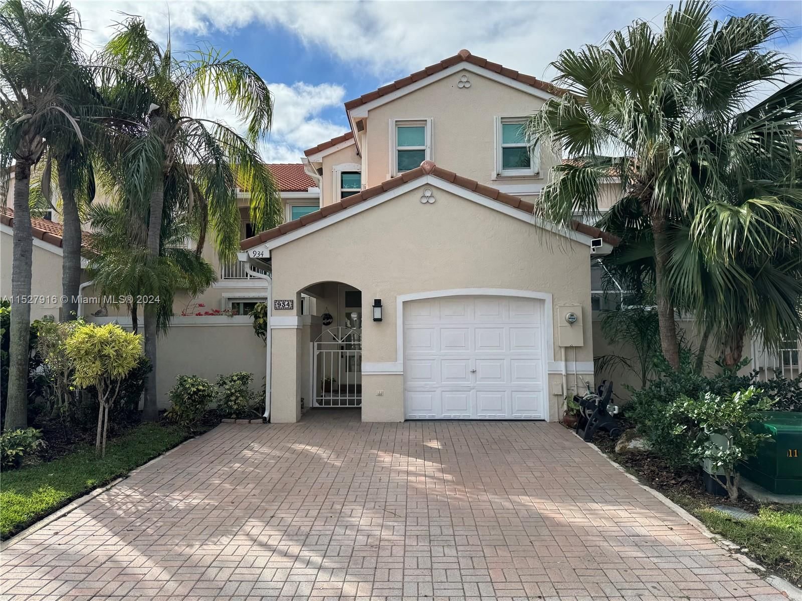 Real estate property located at 934 Doveplum Ct -, Broward County, WEST LAKE VILLAGE PLAT, Hollywood, FL