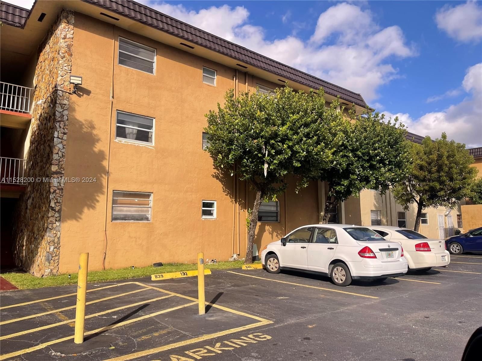 Real estate property located at 4655 Palm Ave #123, Miami-Dade County, ROYAL PALM GARDENS CONDO, Hialeah, FL