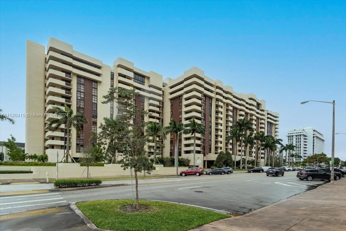 Real estate property located at 600 Biltmore Way #416, Miami-Dade County, BILTMORE II CONDO, Coral Gables, FL