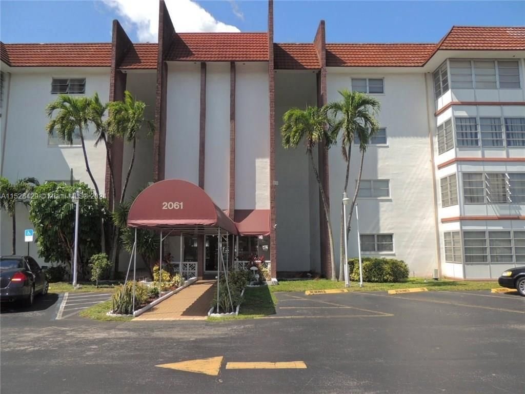 Real estate property located at 2061 47th Ter #407, Broward County, CASTLE APARTMENTS 17 COND, Lauderhill, FL