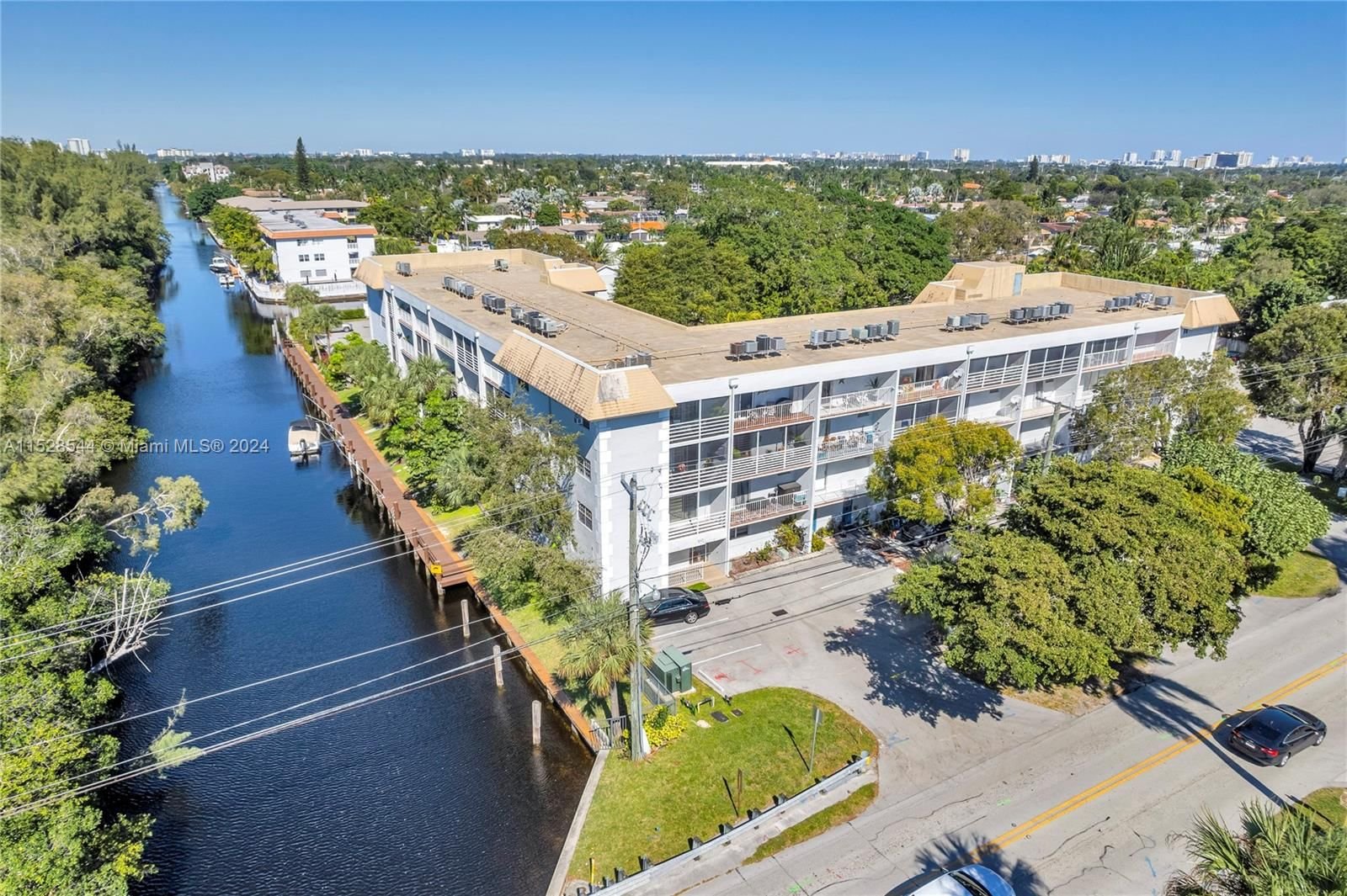 Real estate property located at 1407 56th St #210, Broward County, CYPRESS CREEK CONDO, Fort Lauderdale, FL