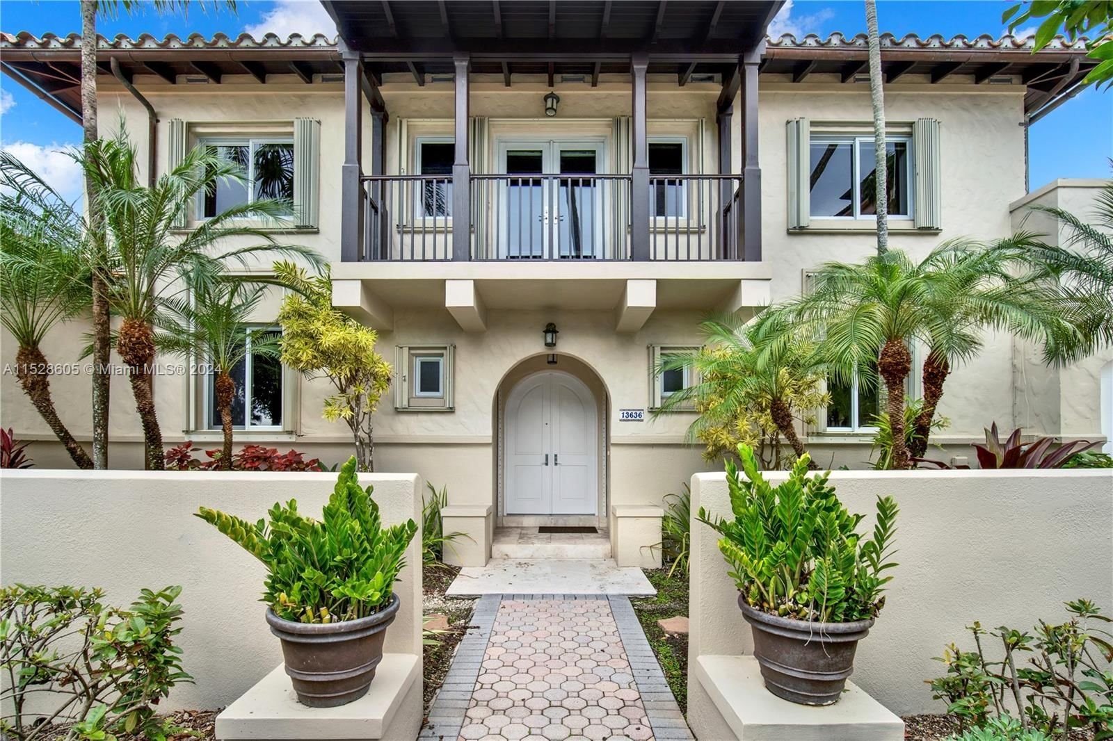 Real estate property located at 13636 Deering Bay Dr, Miami-Dade County, DEERING BAY CLUB VILLAS, Coral Gables, FL