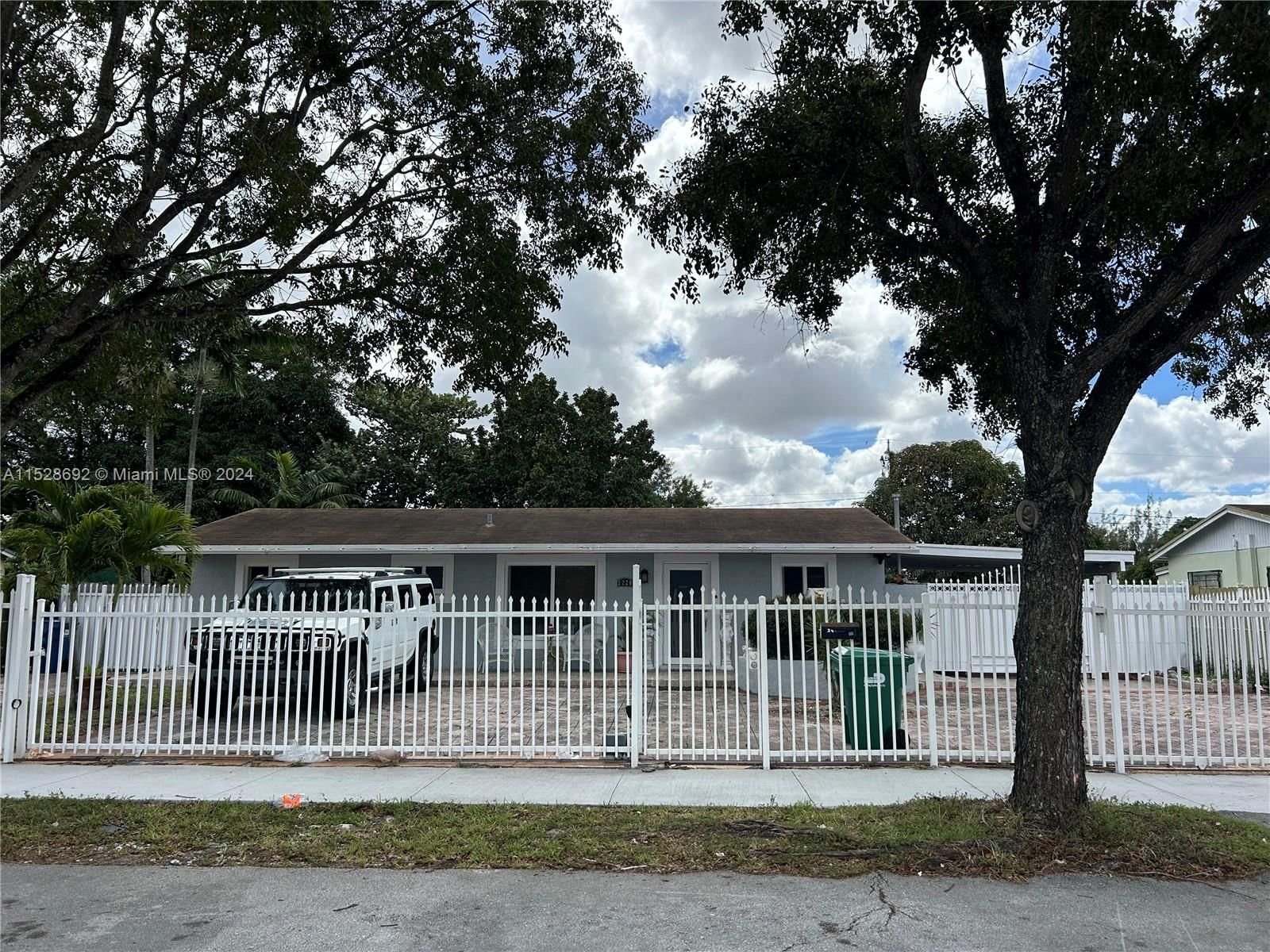 Real estate property located at 3220 183rd St, Miami-Dade County, BANKERS SUB #1, Miami Gardens, FL
