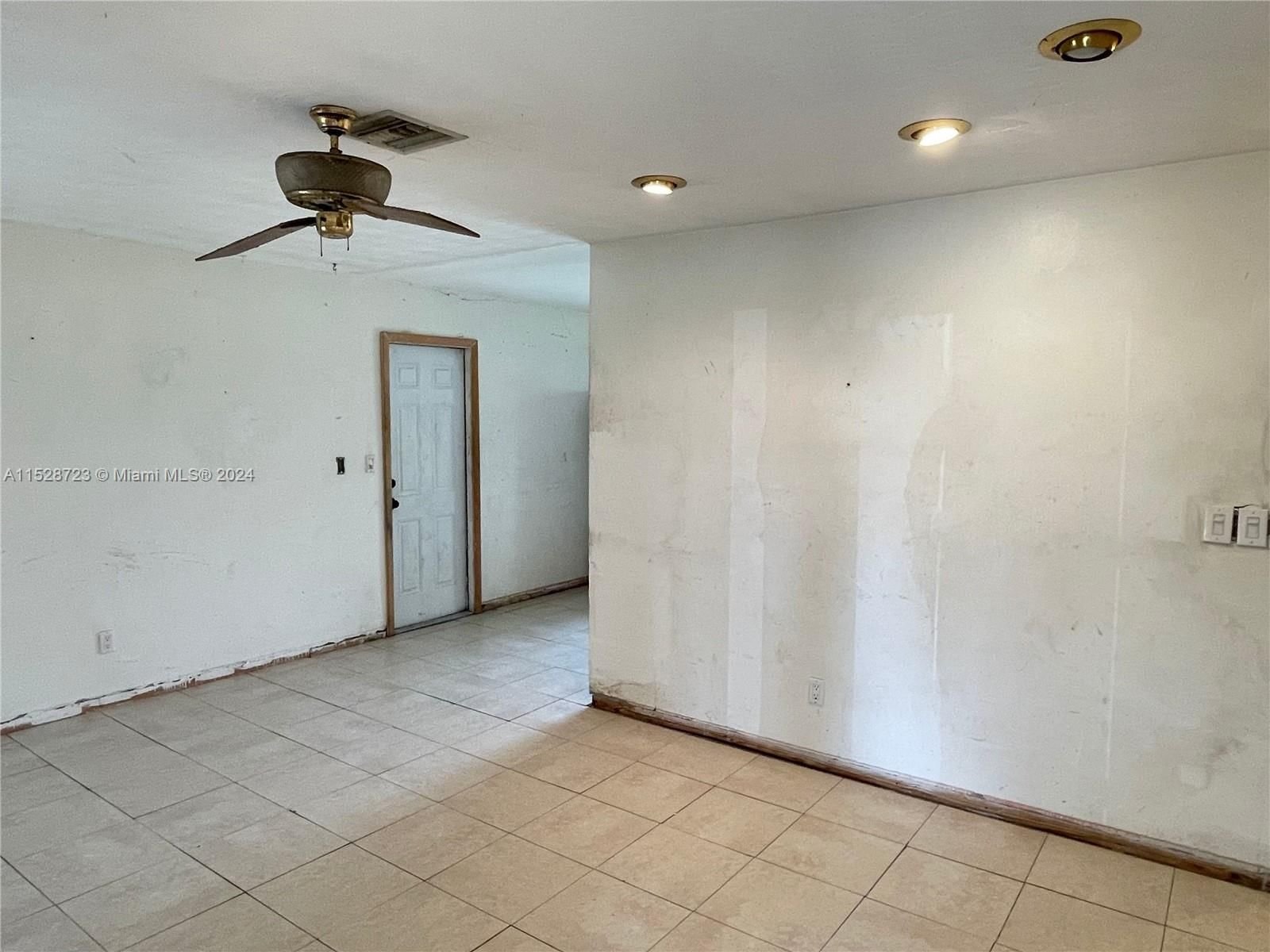 Real estate property located at 6437 Funston St, Broward County, HOLLYWOOD HEIGHTS ESTATES, Hollywood, FL