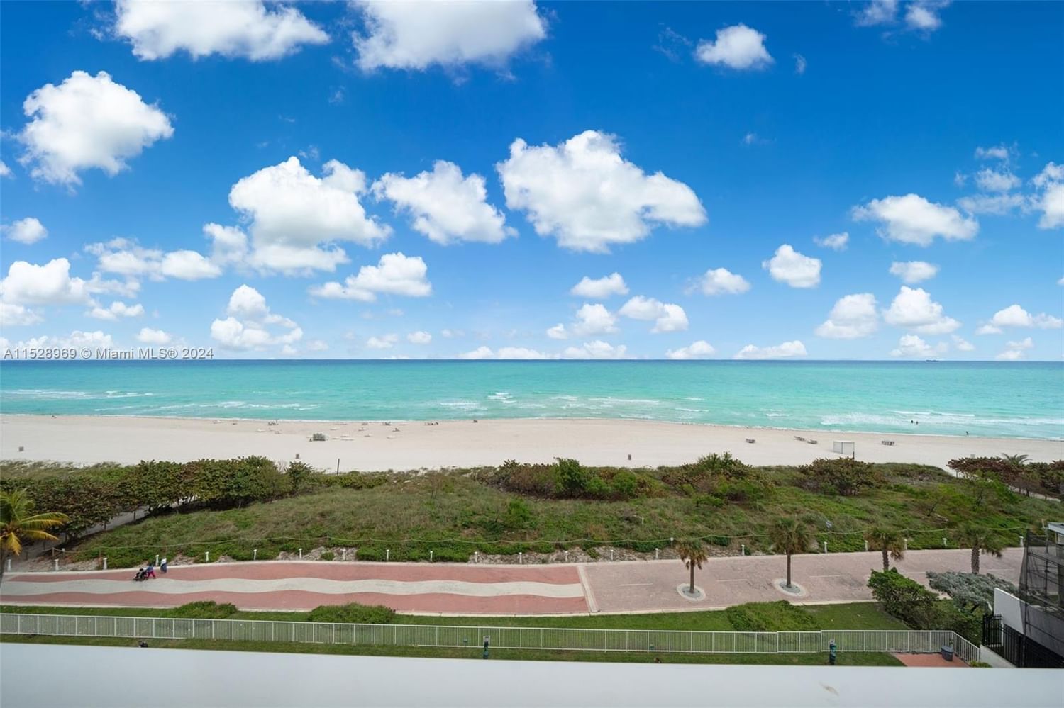 Real estate property located at 5601 Collins Ave #811, Miami-Dade County, THE PAVILION CONDO, Miami Beach, FL