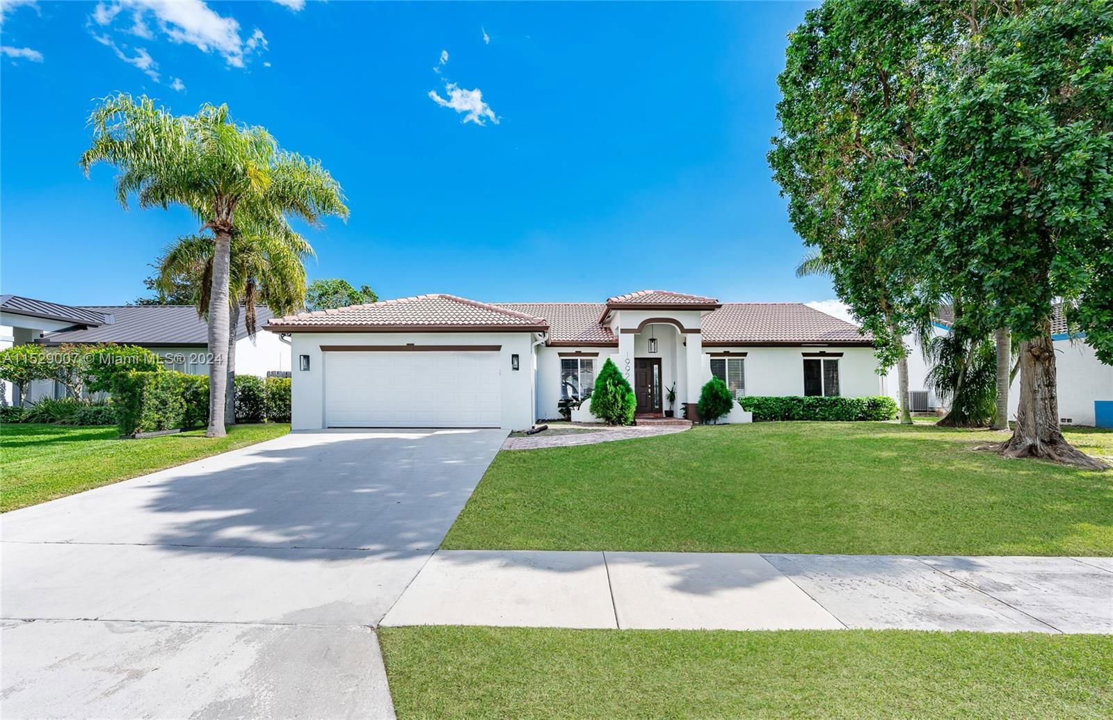 Real estate property located at 19921 Cutler Ct, Miami-Dade County, MUNNE ROYAL HOMES, Cutler Bay, FL