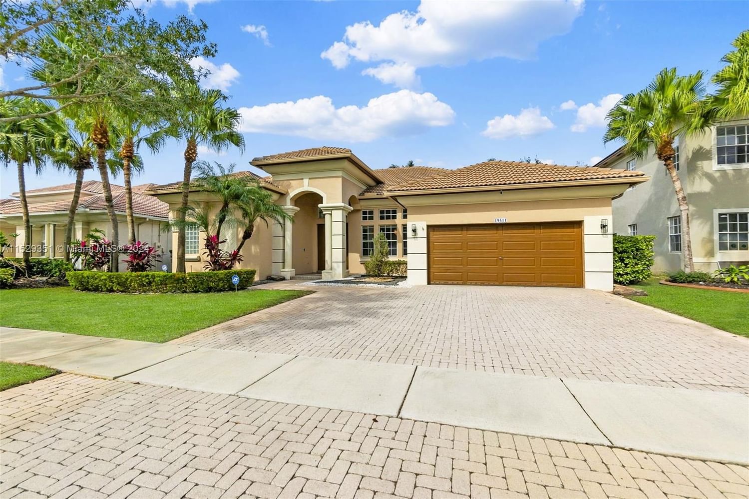 Real estate property located at 19411 30th St, Broward County, SUNSET LAKES PLAT ONE, Miramar, FL