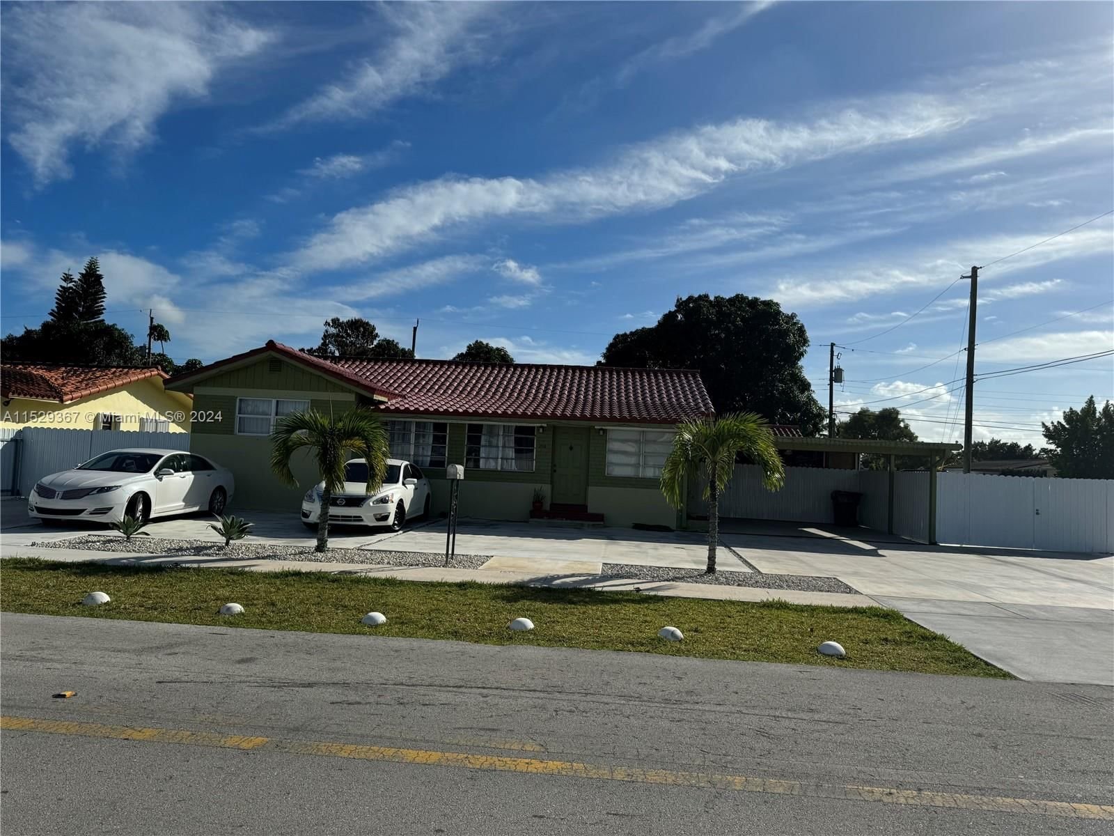 Real estate property located at 702 54th St, Miami-Dade County, 2ND REV PL SARATOGA HEIGH, Hialeah, FL