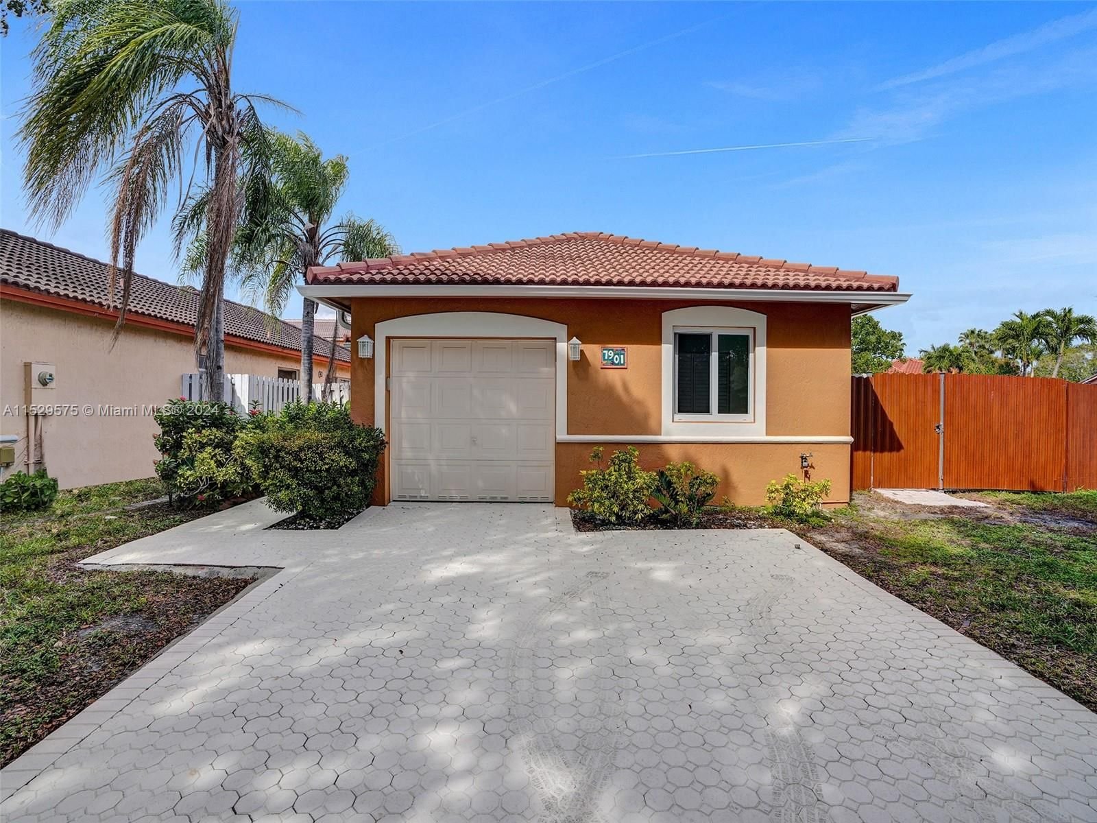 Real estate property located at 7901 194th St, Miami-Dade County, SPANISH LAKES, Hialeah, FL