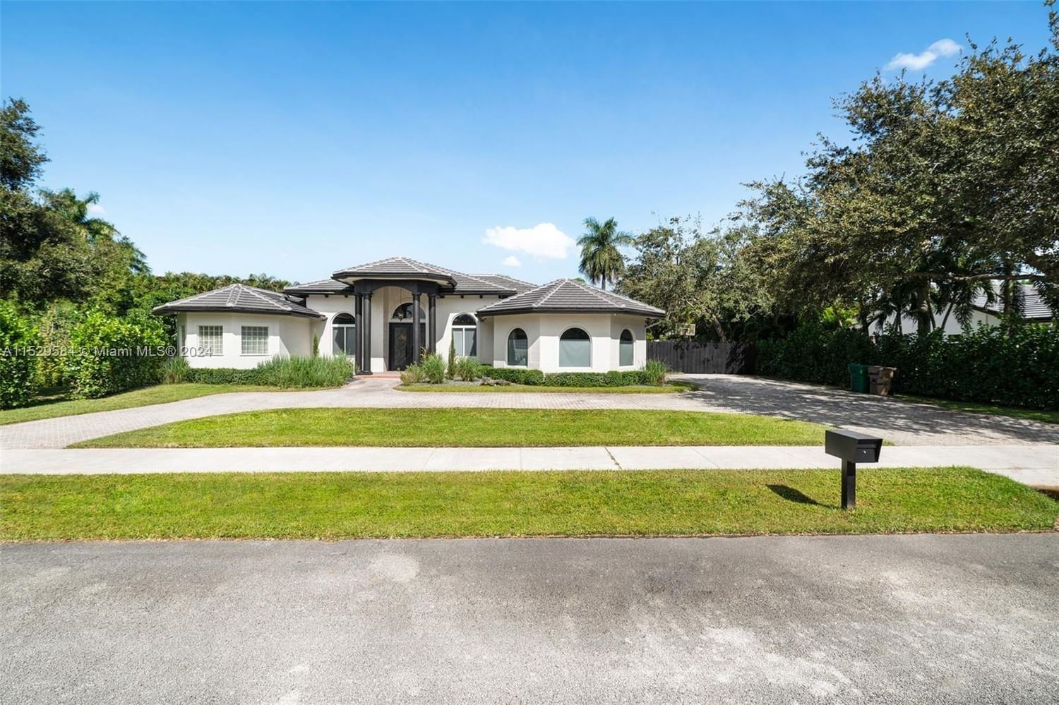 Real estate property located at 6121 57th PLACE, Broward County, H S L C PLAT, Davie, FL
