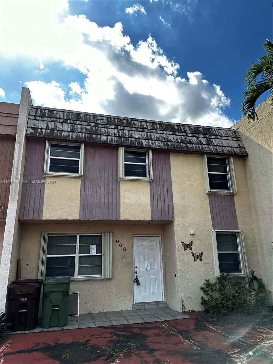 Real estate property located at 966 81st Pl, Miami-Dade County, FOUNTAIN SQUARE PARK, Hialeah, FL