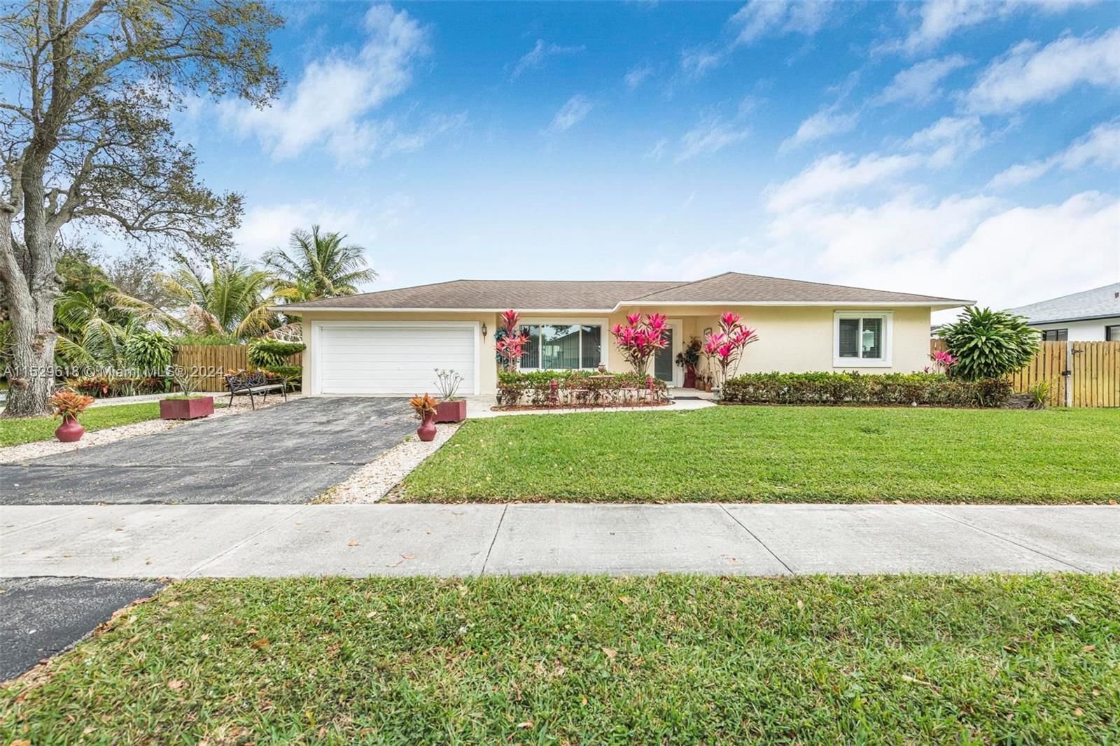 Real estate property located at 5422 118th Ave, Broward County, FLAMINGO GARDENS-TAMARIND, Cooper City, FL