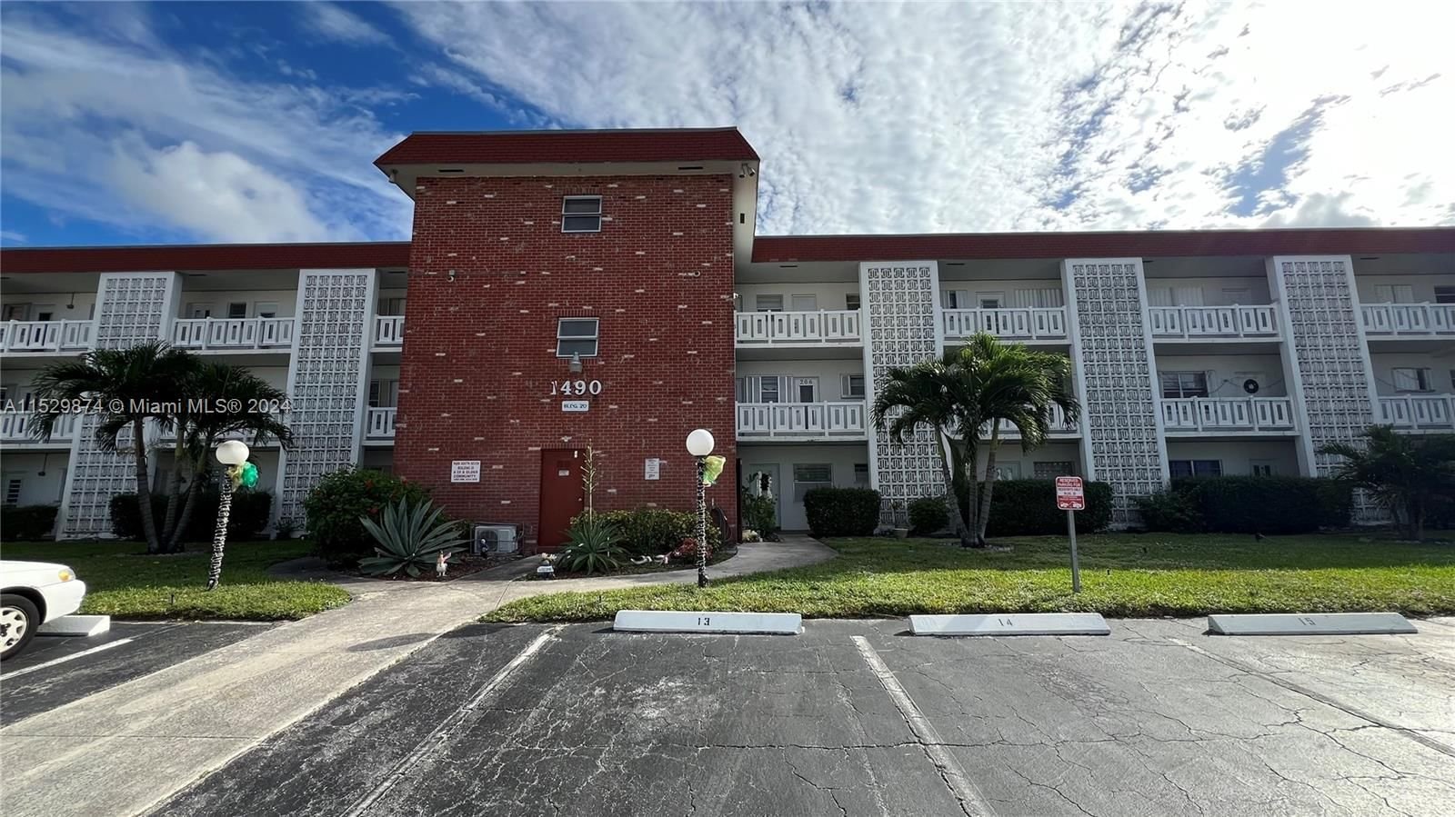 Real estate property located at 1490 43rd Ave #202, Broward County, PARK SOUTH SEVEN INC COND, Lauderhill, FL