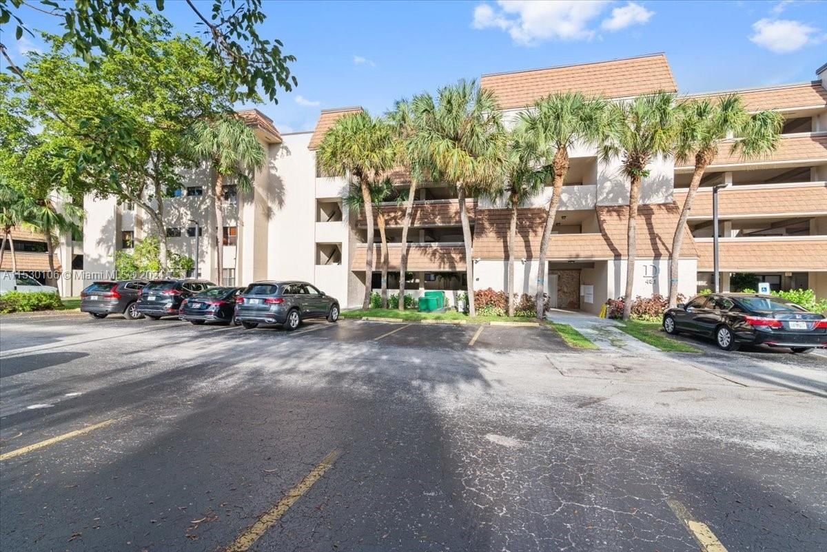 Real estate property located at 481 Ives Dairy Rd #401-4, Miami-Dade County, SUMMERTREE VILG CALIF CL, Miami, FL