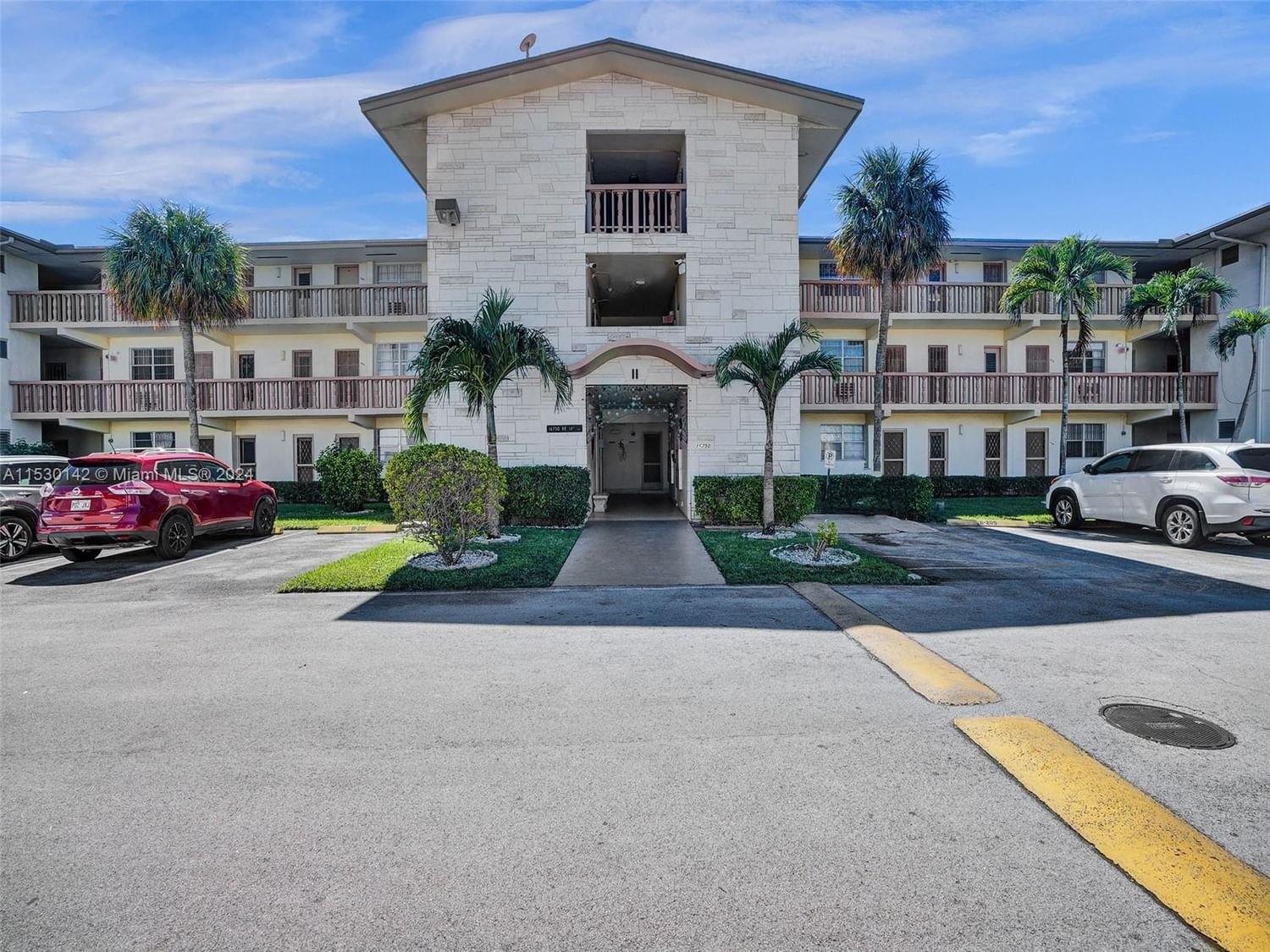 Real estate property located at 16750 14th Ave #310, Miami-Dade County, MAR-LEN GARDENS NO 11 COR, Miami, FL