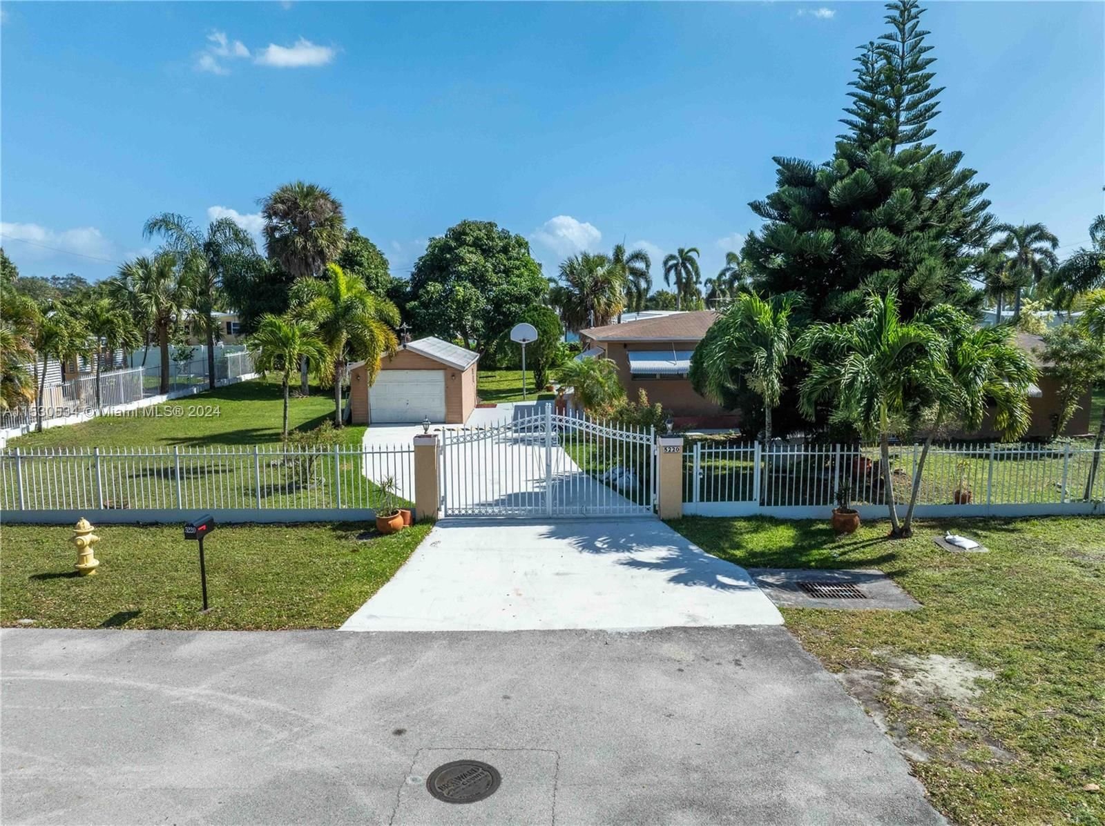 Real estate property located at 5220 26th Ave, Broward County, REED LAND CO, Dania Beach, FL