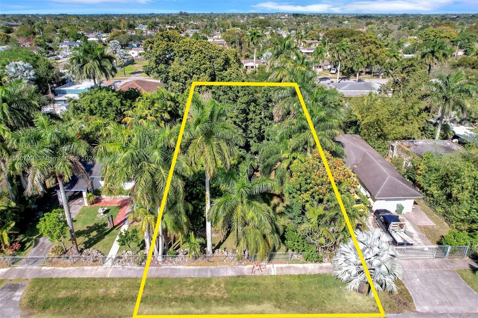 Real estate property located at 305 13th Street, Miami-Dade County, PONCE DE LEON, Homestead, FL