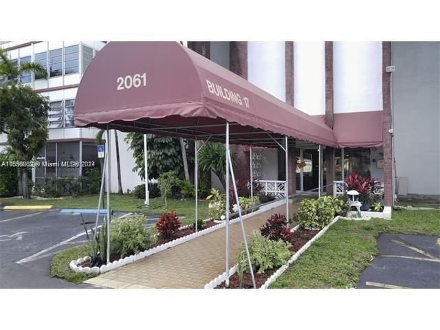 Real estate property located at 2061 47th Ter #104, Broward County, CASTLE APARTMENTS 17 COND, Lauderhill, FL