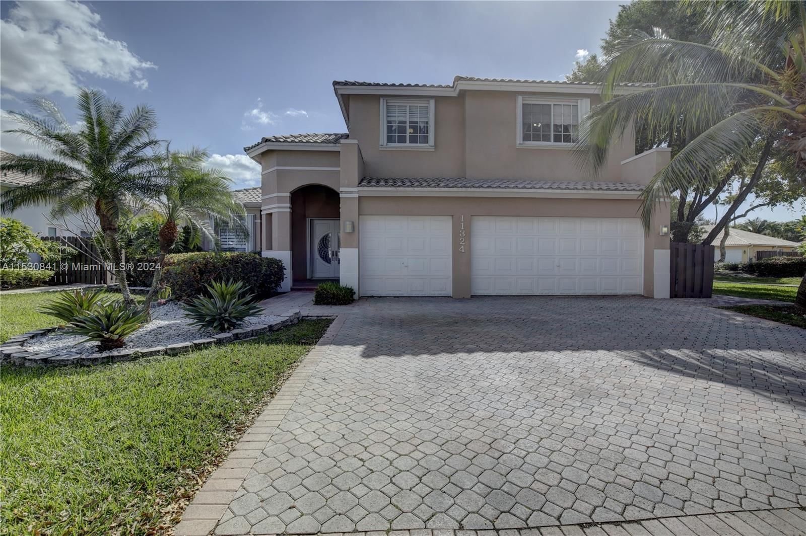 Real estate property located at 11324 62nd Ter, Miami-Dade County, DORAL ISLES RIVIERA, Doral, FL
