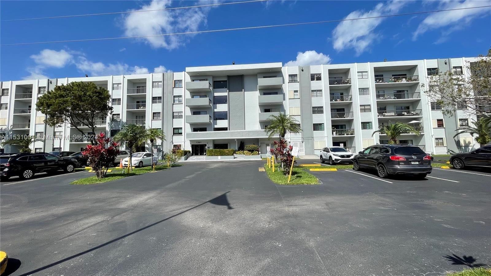 Real estate property located at 1301 7th St #112, Broward County, HALLANDALE GARDENS CONDO, Hallandale Beach, FL