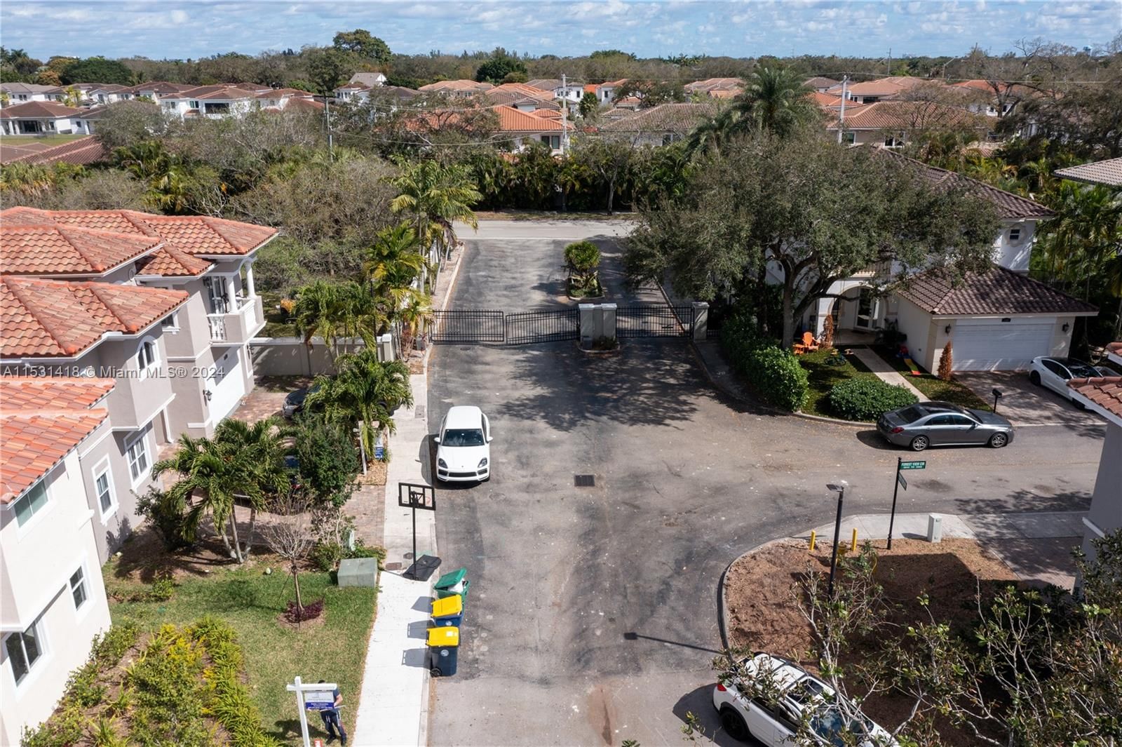 Real estate property located at 3523 Forest View Cir, Broward, Forest View Estates, Dania Beach, FL