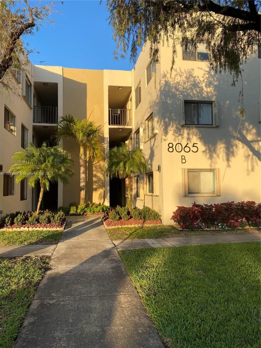 Real estate property located at 8065 107th Ave #208, Miami-Dade County, THE HORIZONS CONDO #5, Miami, FL