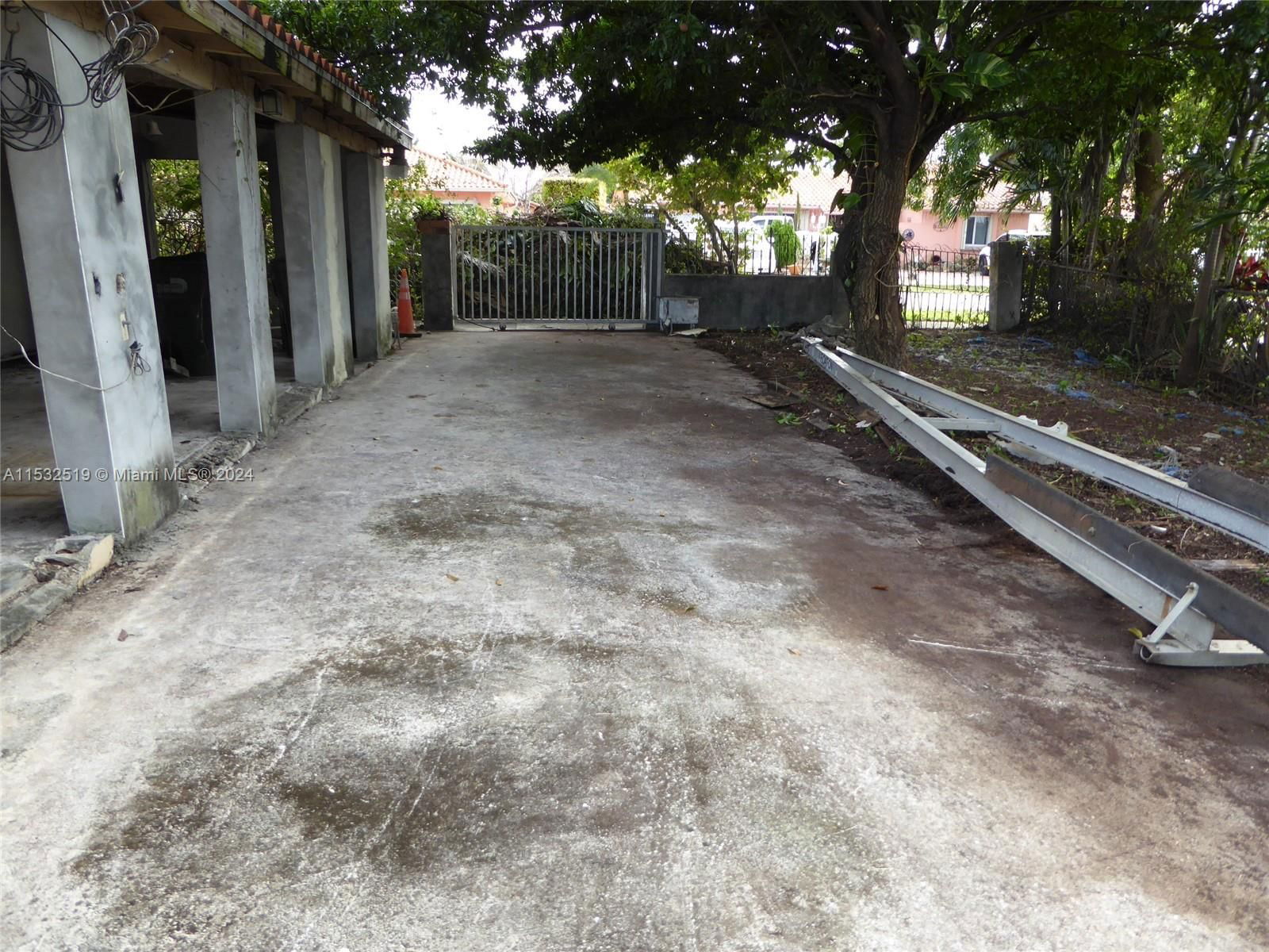 Real estate property located at 10000 4th St, Miami-dade, Richardson-kellett Land C, Sweetwater, FL