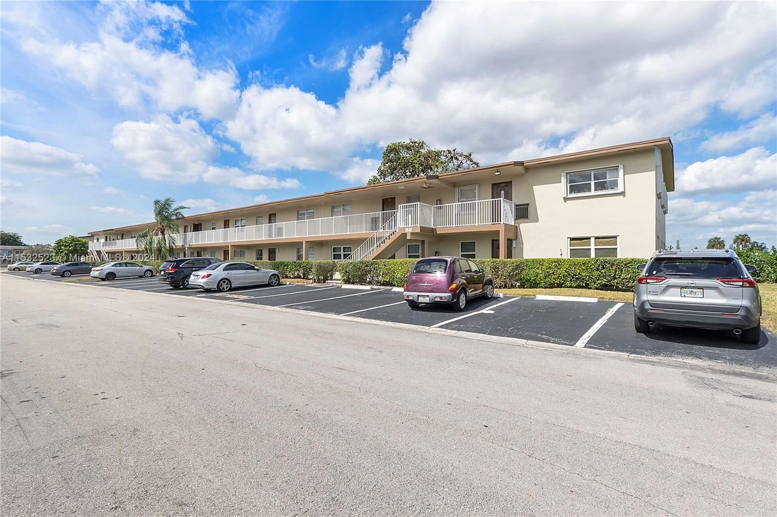Real estate property located at 7855 5th Ct #206, Broward County, ORIOLE GARDENS TWO 52 CON, Margate, FL