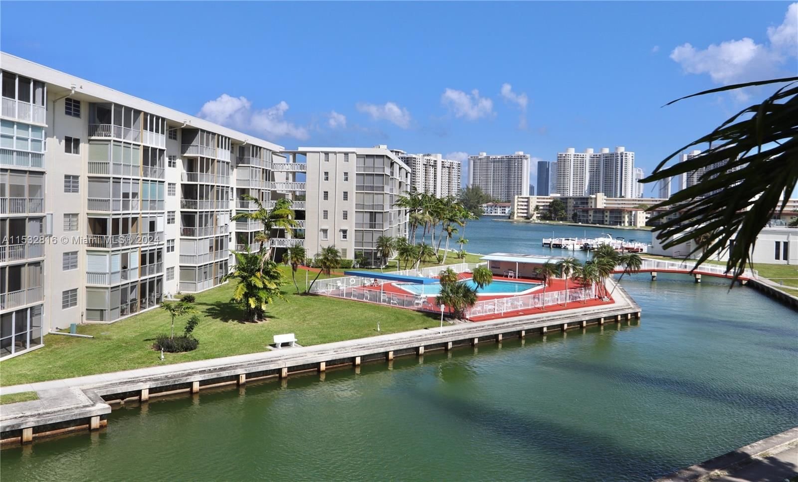 Real estate property located at 2905 Point East Dr L409, Miami-Dade County, POINT EAST SEC III CONDO, Aventura, FL