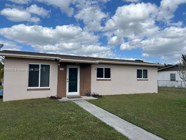 Real estate property located at 5471 174th Dr, Miami-Dade County, CAROL CITY LAKE STEVEN ES, Miami Gardens, FL