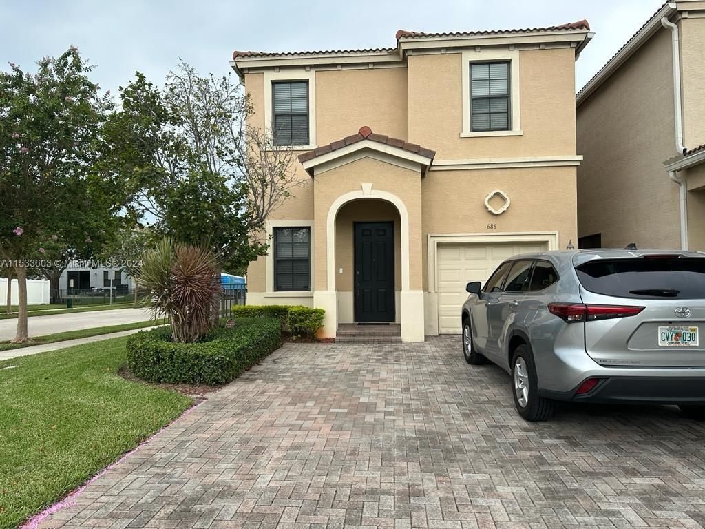 Real estate property located at 686 191st Ter, Miami-Dade County, CHAMPION LAKES, Miami, FL